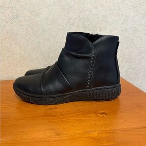 Clarks Caroline Rae Black Leather ankle Boots Bootie Womens Size 7